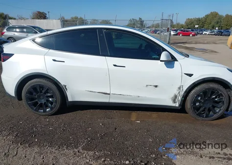 2023 Tesla Model Y Awd/Long Range Dual Motor All-Wheel Drive z USA, uszkodzony, nr VIN 7SAYGDEE7PA105947